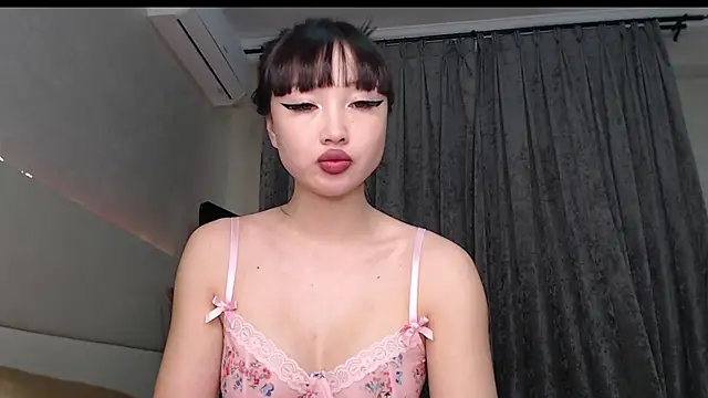 MiaRie online show from 05/18/26, 04:51