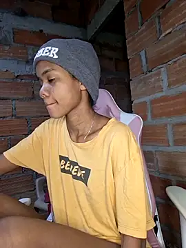 Snapshot of Luciia_cute chatting on 09/13/25, 01:38 Luciia cute online show from 09/13/25, 01:38