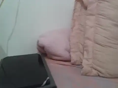 Snapshot of samanta0033 chatting on 01/06/25, 04:02 samanta0033 online show from 01/06/25, 04:02