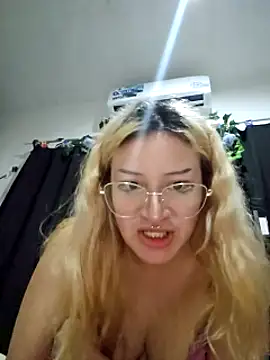 Snapshot of sadnessgyall chatting on 03/05/25, 09:05 sadnessgyall online show from 03/05/25, 09:05