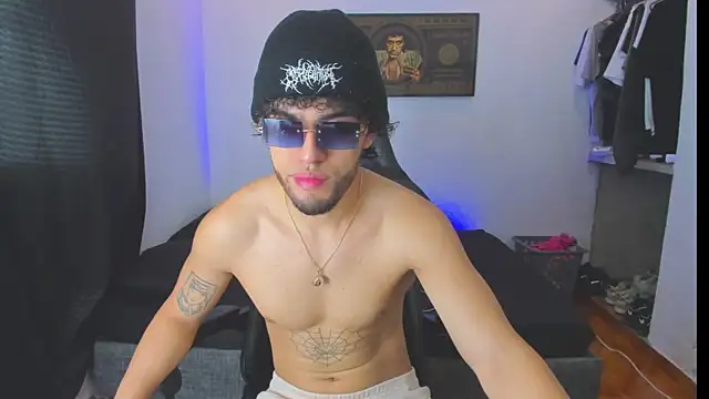 Snapshot of daddy_jhons chatting on 10/27/25, 04:44 daddy jhons online show from 10/27/25, 04:44