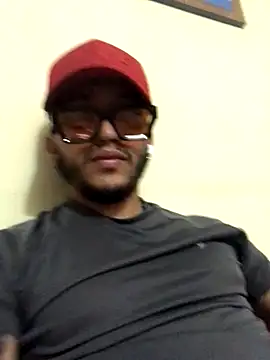 Snapshot of kmilo2405 chatting on 12/17/25, 10:49 kmilo2405 online show from 12/17/25, 10:49