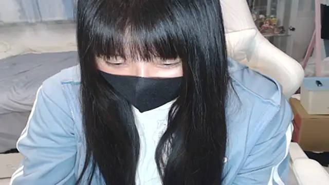 Snapshot of yua0727 chatting on 09/09/25, 01:10 yua0727 online show from 09/09/25, 01:10