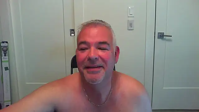 Snapshot of aarosteev2 chatting on 10/18/25, 11:27 aarosteev2 online show from 10/18/25, 11:27