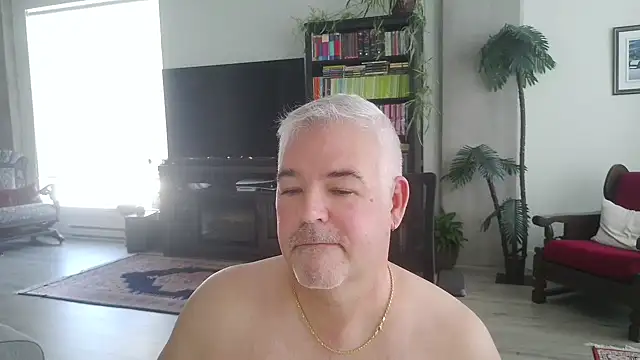 Snapshot of aarosteev2 chatting on 10/20/25, 04:07 aarosteev2 online show from 10/20/25, 04:07