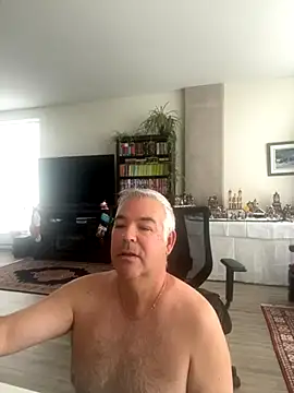 Snapshot of aarosteev2 chatting on 12/01/25, 03:28 aarosteev2 online show from 12/01/25, 03:28