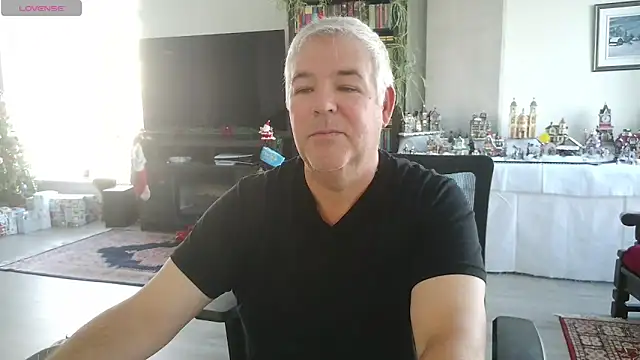 Snapshot of aarosteev2 chatting on 12/16/25, 06:24 aarosteev2 online show from 12/16/25, 06:24