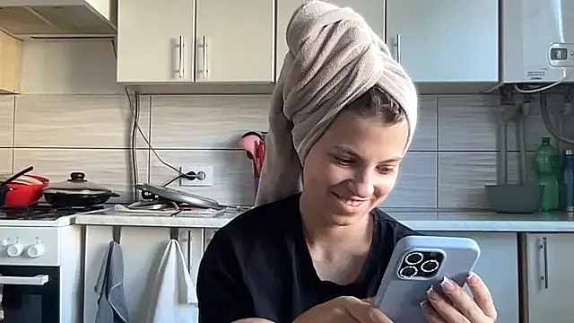 Snapshot of felicity_gold chatting on 07/21/26, 06:05 felicity gold online show from 07/21/26, 06:05