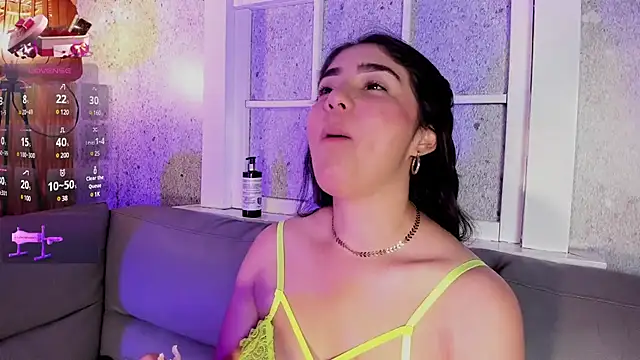 Snapshot of Belliinda_21 chatting on 02/25/25, 09:46 Belliinda 21 online show from 02/25/25, 09:46