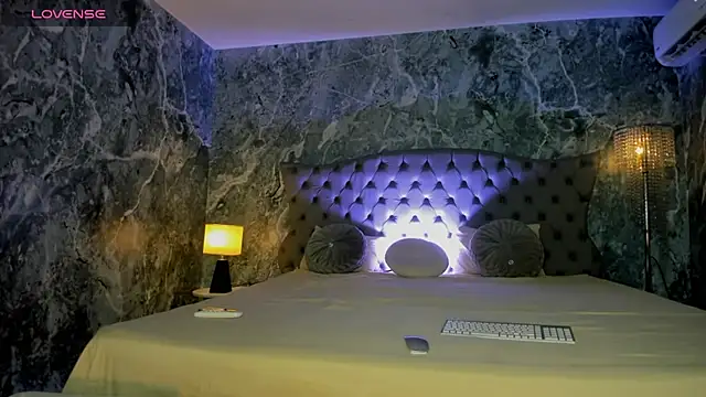 Snapshot of Belliinda_21 chatting on 10/11/25, 08:18 Belliinda 21 online show from 10/11/25, 08:18