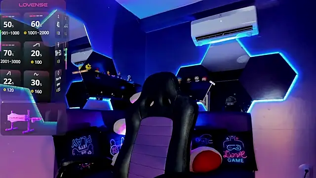 Snapshot of Belliinda_21 chatting on 10/14/25, 07:14 Belliinda 21 online show from 10/14/25, 07:14