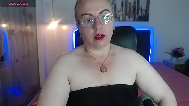 Tania Goddess  online show from 10/18/25, 02:40