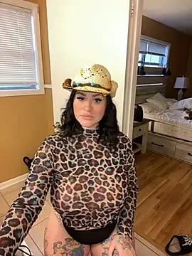 Snapshot of TexasTattooedHouseWife chatting on 02/21/25, 03:43 TexasTattooedHouseWife online show from 02/21/25, 03:43