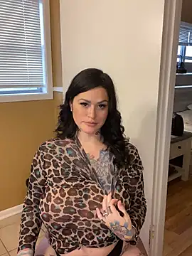 Snapshot of TexasTattooedHouseWife chatting on 02/21/25, 06:48 TexasTattooedHouseWife online show from 02/21/25, 06:48