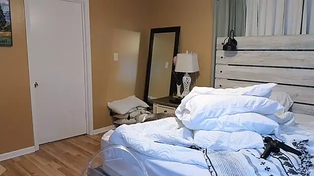 Snapshot of TexasTattooedHouseWife chatting on 03/06/25, 06:37 TexasTattooedHouseWife online show from 03/06/25, 06:37