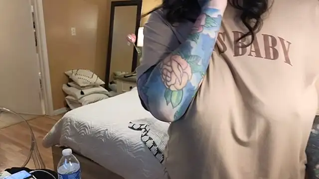 Snapshot of TexasTattooedHouseWife chatting on 03/12/25, 05:38 TexasTattooedHouseWife online show from 03/12/25, 05:38