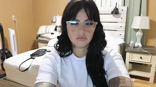 Snapshot of TexasTattooedHouseWife chatting on 10/20/25, 02:39 TexasTattooedHouseWife online show from 10/20/25, 02:39