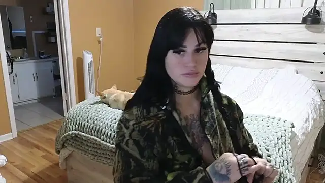 Snapshot of TexasTattooedHouseWife chatting on 10/28/25, 01:25 TexasTattooedHouseWife online show from 10/28/25, 01:25