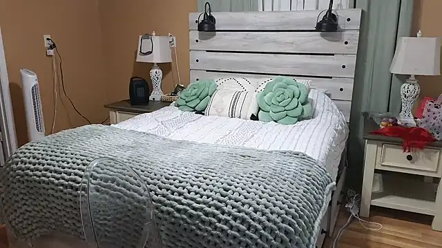 Snapshot of TexasTattooedHouseWife chatting on 11/06/25, 03:18 TexasTattooedHouseWife online show from 11/06/25, 03:18