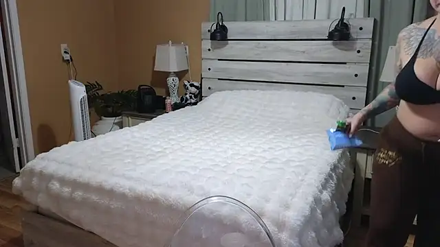 Snapshot of TexasTattooedHouseWife chatting on 12/04/25, 03:21 TexasTattooedHouseWife online show from 12/04/25, 03:21