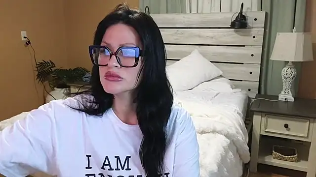 Snapshot of TexasTattooedHouseWife chatting on 12/05/25, 03:26 TexasTattooedHouseWife online show from 12/05/25, 03:26