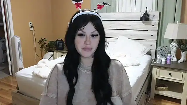 Snapshot of TexasTattooedHouseWife chatting on 12/15/25, 05:39 TexasTattooedHouseWife online show from 12/15/25, 05:39