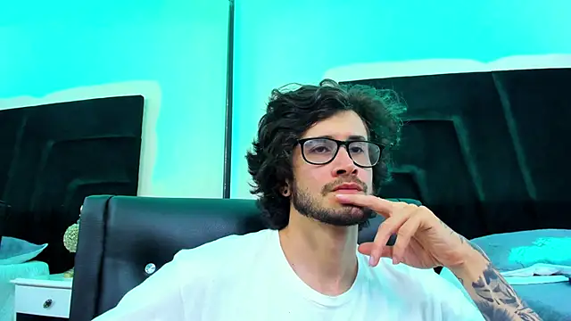 Loggan donnelly online show from 01/17/25, 09:06