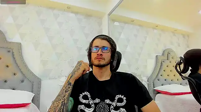 Loggan donnelly online show from 01/19/25, 04:22