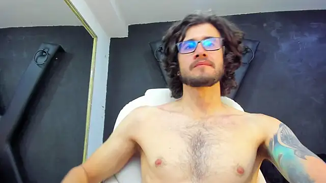 Loggan donnelly online show from 03/18/25, 02:25