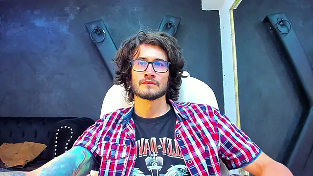 Loggan donnelly online show from 03/22/25, 08:26