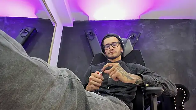 Loggan donnelly online show from 10/08/25, 09:01