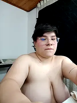 Snapshot of amalia_love chatting on 12/15/24, 07:31 amalia love online show from 12/15/24, 07:31