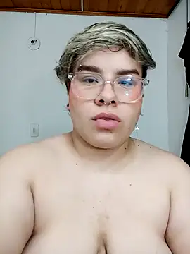 Snapshot of amalia_love chatting on 01/04/25, 06:52 amalia love online show from 01/04/25, 06:52