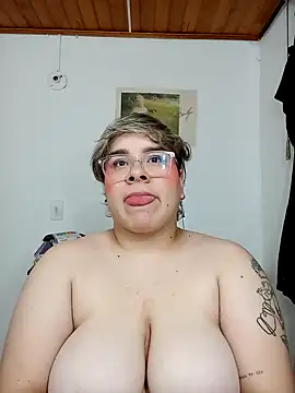 Snapshot of amalia_love chatting on 01/05/25, 07:17 amalia love online show from 01/05/25, 07:17