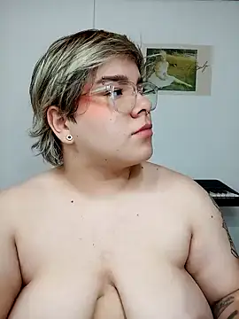 Snapshot of amalia_love chatting on 01/22/25, 10:59 amalia love online show from 01/22/25, 10:59