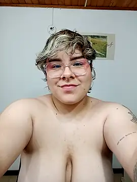 Snapshot of amalia_love chatting on 03/02/25, 12:43 amalia love online show from 03/02/25, 12:43