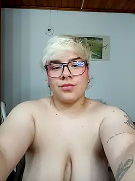 Snapshot of amalia_love chatting on 10/11/25, 05:17 amalia love online show from 10/11/25, 05:17