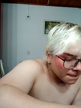 Snapshot of amalia_love chatting on 10/16/25, 06:25 amalia love online show from 10/16/25, 06:25