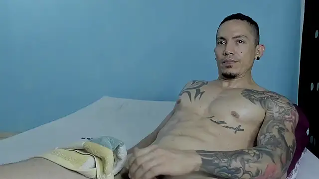 Snapshot of Alex_motta chatting on 01/21/25, 04:10 Alex motta online show from 01/21/25, 04:10