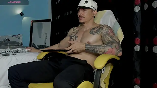 Snapshot of Alex_motta chatting on 09/14/25, 04:11 Alex motta online show from 09/14/25, 04:11