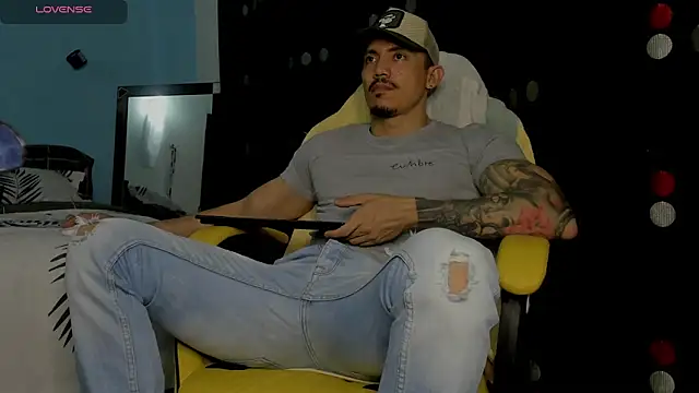 Snapshot of Alex_motta chatting on 09/16/25, 02:01 Alex motta online show from 09/16/25, 02:01