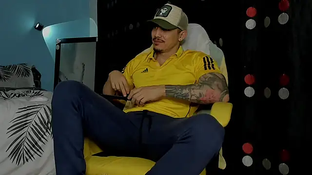 Snapshot of Alex_motta chatting on 09/19/25, 01:40 Alex motta online show from 09/19/25, 01:40