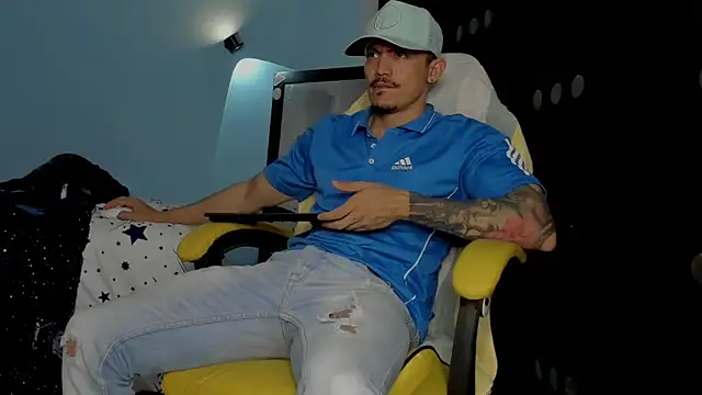 Snapshot of Alex_motta chatting on 09/20/25, 02:34 Alex motta online show from 09/20/25, 02:34