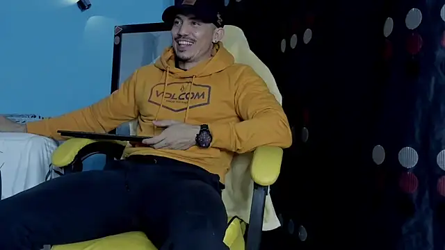 Snapshot of Alex_motta chatting on 10/09/25, 04:10 Alex motta online show from 10/09/25, 04:10