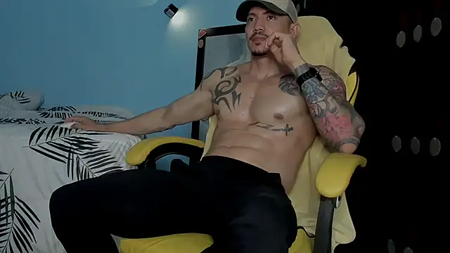 Snapshot of Alex_motta chatting on 10/12/25, 05:39 Alex motta online show from 10/12/25, 05:39