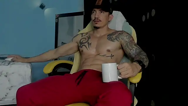 Snapshot of Alex_motta chatting on 10/21/25, 06:36 Alex motta online show from 10/21/25, 06:36