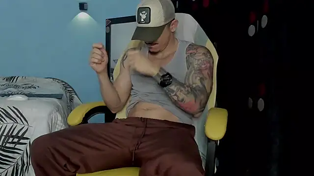 Snapshot of Alex_motta chatting on 11/06/25, 05:08 Alex motta online show from 11/06/25, 05:08