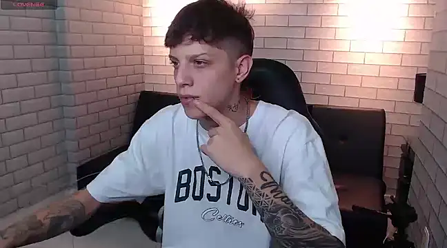 Snapshot of Adam_hard_ chatting on 01/07/25, 07:59 Adam hard online show from 01/07/25, 07:59