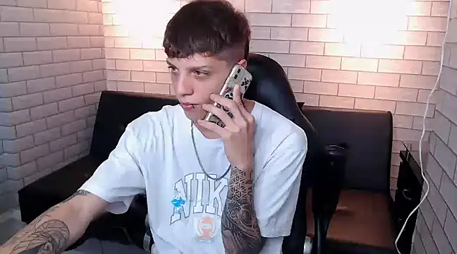 Snapshot of Adam_hard_ chatting on 01/09/25, 08:22 Adam hard online show from 01/09/25, 08:22