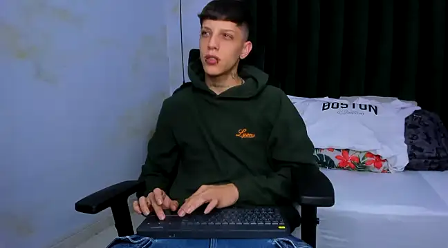 Snapshot of Adam_hard_ chatting on 01/15/25, 07:55 Adam hard online show from 01/15/25, 07:55